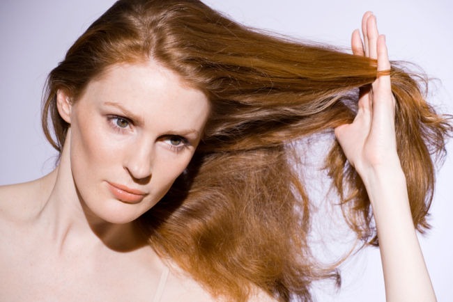 Oroscopo e cura dei capelli: capelli secchi dopo l’estate 