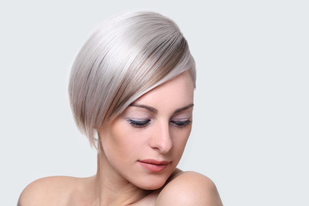 Oroscopo: capelli lisci in autunno. I quattro consigli dell’astrologia.